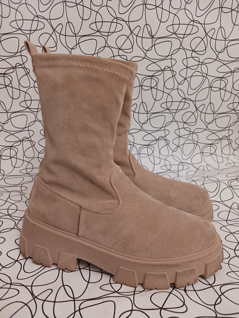 Beige/Tan Chunky Boots With a Stretchy Sock Like Upper Size 7